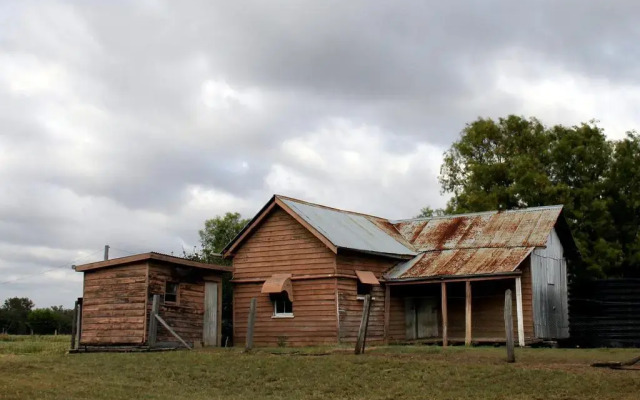 Acacia Motel