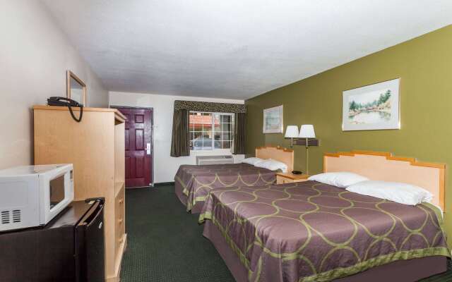 Super 8 by Wyndham Visalia