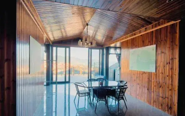 Xijiang Chinese Inn Hotel (Xijiang Qianhu Miao Village West Gate Tourist Service Center)
