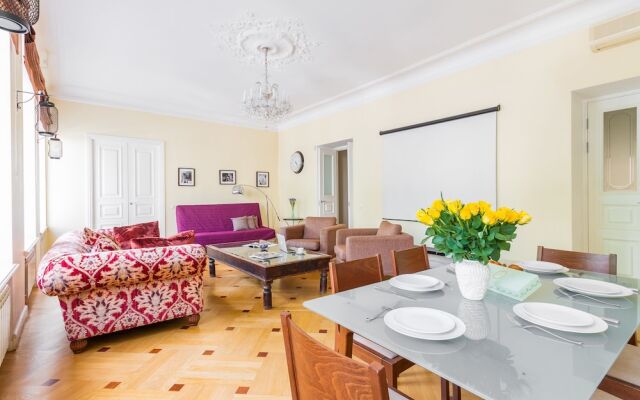 Griboedov Loft Apartments M23