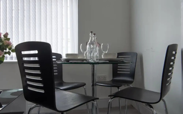 Lux Apartments 4 Bedroom House Molyneux