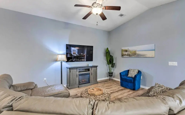 Spacious Navarre Retreat w/ Fenced-in Yard!