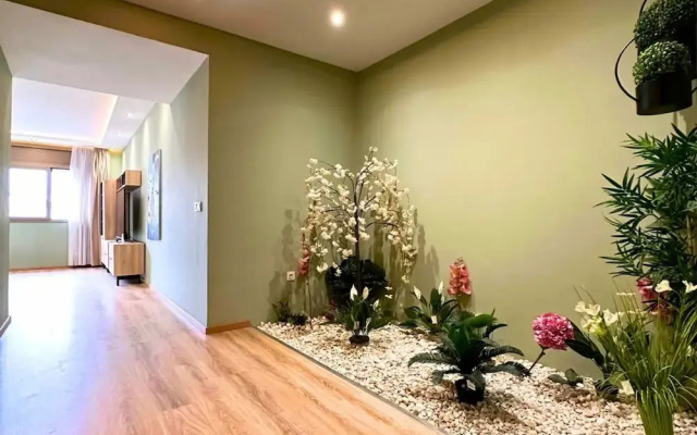 The Tropical Luxury 2BR City Centre Retreat