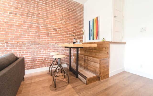 LikeAHotel-Ste Catherine/Downtown Montreal
