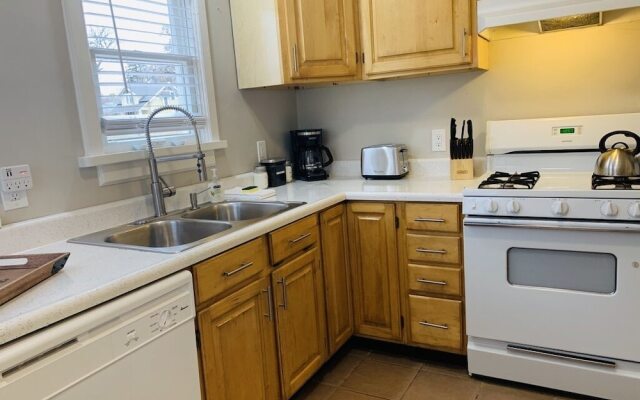 Stunning Bungalow Next to Unc - Free Cruiser Bikes!