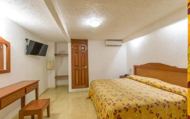 Suites Poliforum Inn