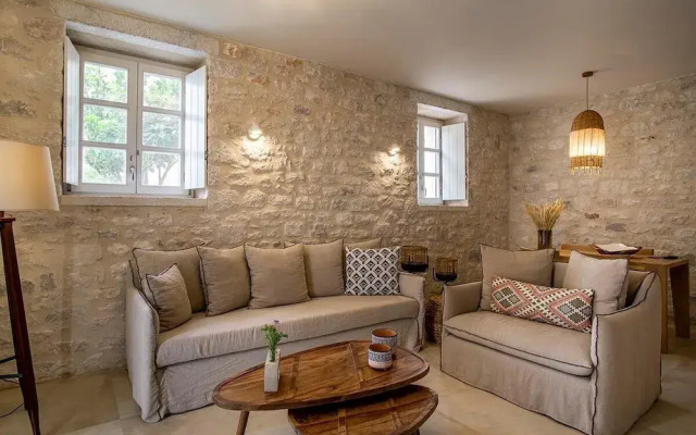 Bassa Maina Villas & Suites