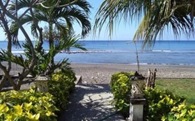 Coral Bay Bungalow