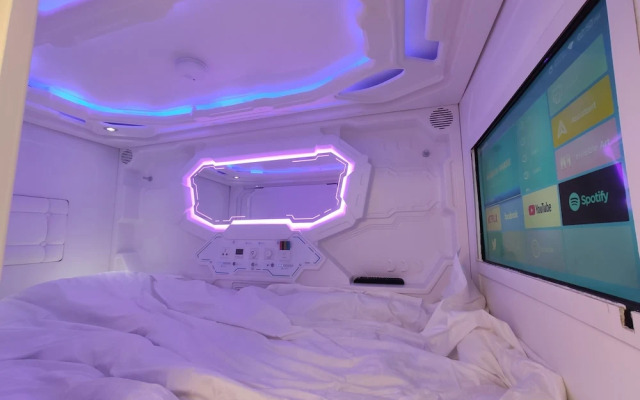 Capsule & Dormitory Space-X