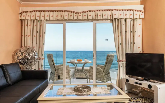 1 Line Beachfront Apartment With Stunning sea View