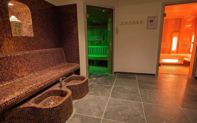 Modern Villa 30km From Maastricht