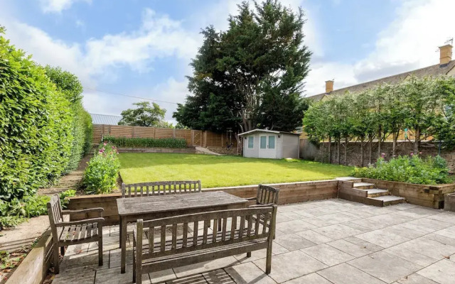 Stunning 5 Bed in the Centre of Bourton