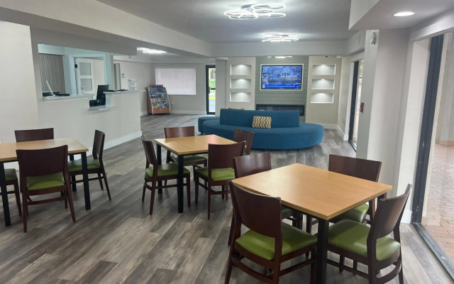 Quality Inn & Suites Orlando East - UCF Area