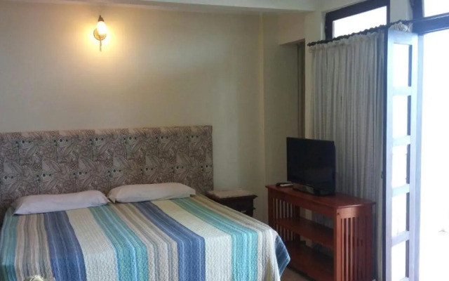 Solar do Carmo Suites & Apartments