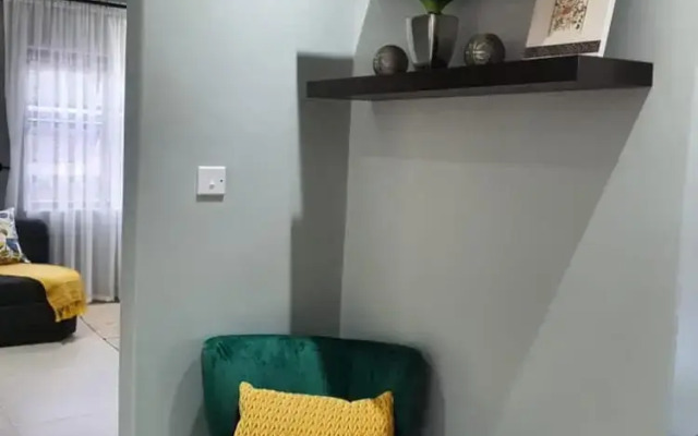 Posh 3 Bed Guesthouse in Hillside With Pool - 2039