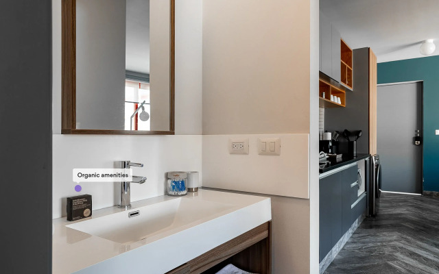 Casai Hip Tech Top Floor apt w Private Terrace