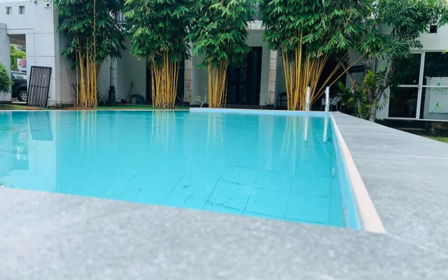 Hikka Holiday Inn