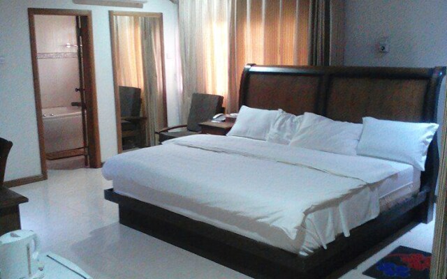 Ponderosa Travel Lodge