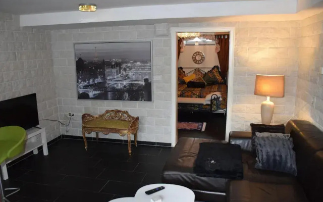 Bewitching Apartment With Garden and Terrace