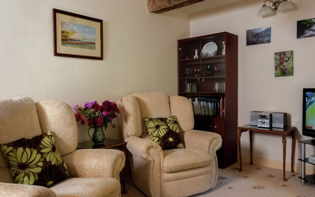 Cozy Holiday Home in South Wales With Patio