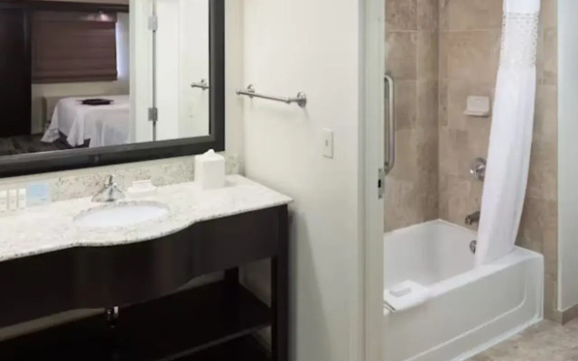 Hampton Inn & Suites Omaha-Downtown