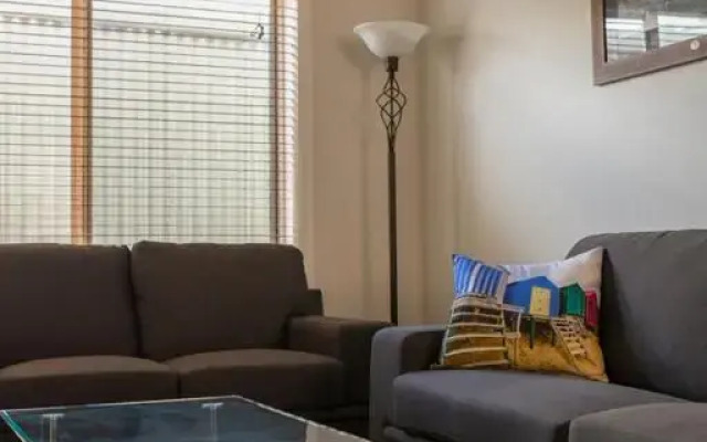 Reardon Place - moments from the family friendly Pea Soup Cove