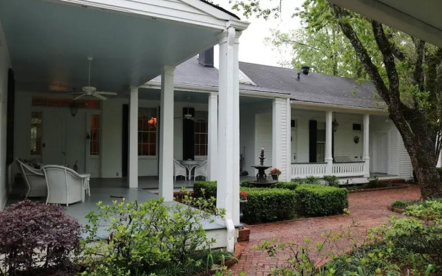 Collina Plantation Inn