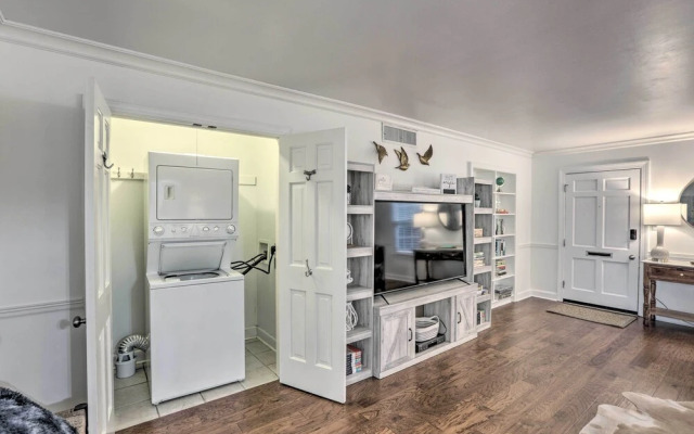 Walk to Broad St: Central Thomasville Condo