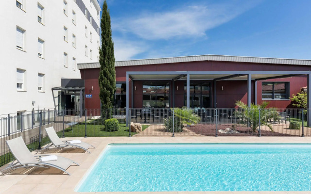 Gatsby Hotel & Restaurant by Happyculture