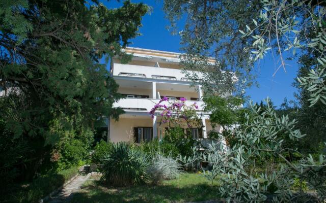 Nives - Great Location - A1