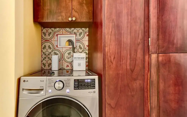 Chic 4BR Getaway in Vibrant La Candelaria