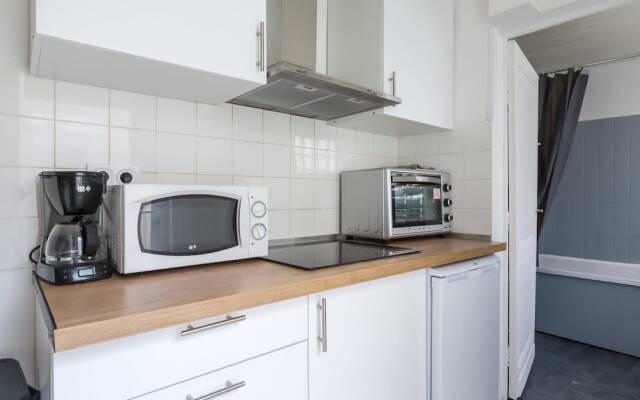 Homely Apartment Near Place de la Victoire