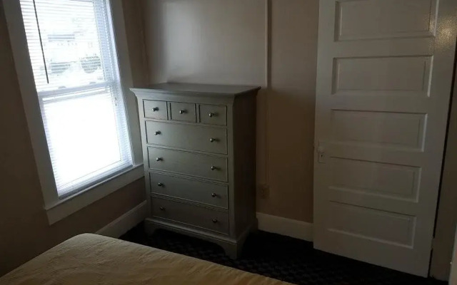 The Admiral Hotel/Motel