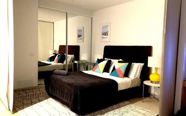 Luxury River Views Apartment
