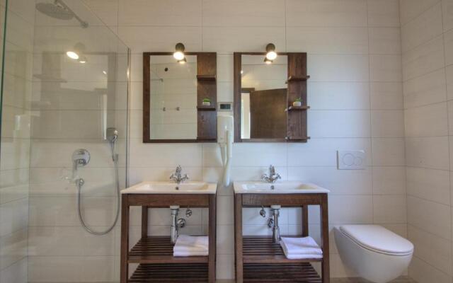 Modern villa Nerina with private pool near Pula