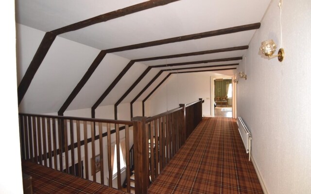 Stunning Home in Tidaholm With 5 Bedrooms, Sauna and Wifi