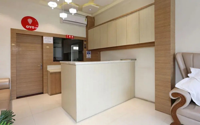 OYO 10472 Hotel Queen