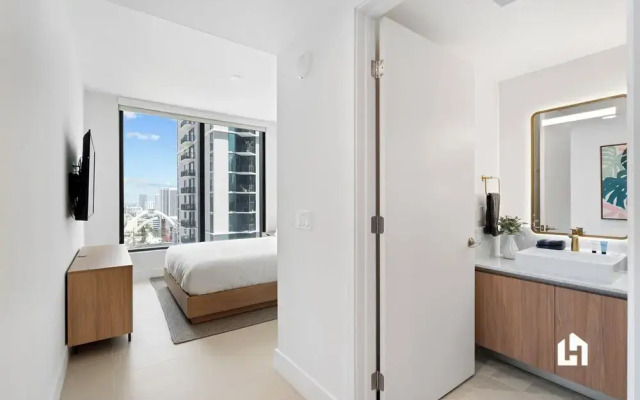 Stylish Apartments with Partial Ocean Views in Downtown