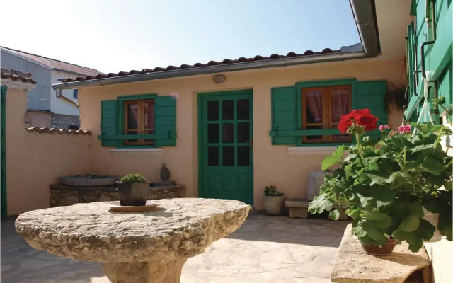 One-Bedroom Holiday home Jadrija with a Fireplace 03