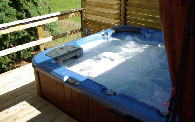 Abagale's Victorian Hot Tub and Suites