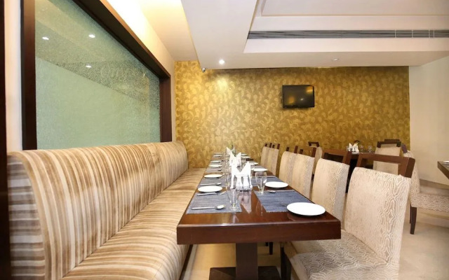 OYO 12989 White Diamond Hotel