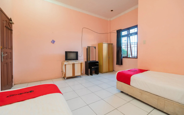 RedDoorz near Silangit International Airport