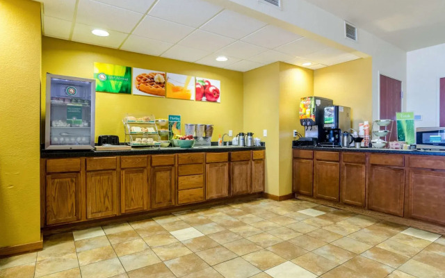 Holiday Inn Express Wichita North - Park City by IHG
