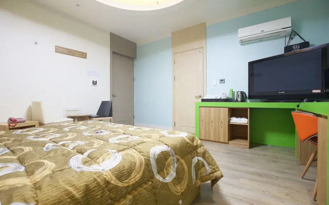 Daejeon Wolpyeong M House