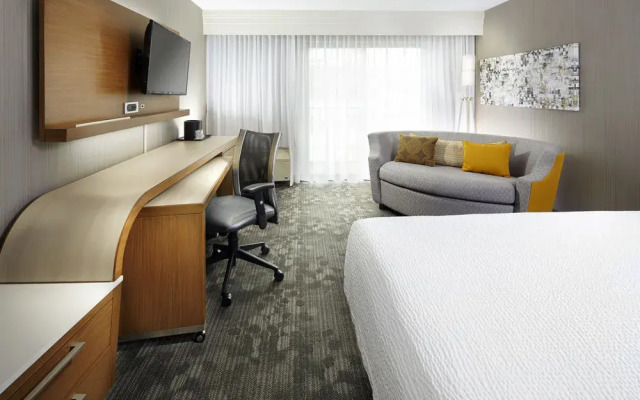 Courtyard State College