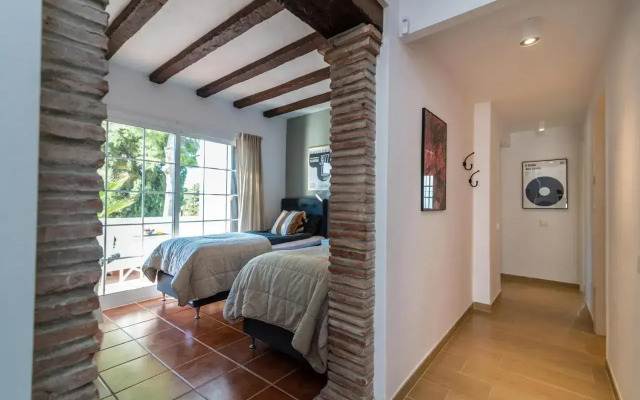Newly renovated 3 bedroom apt next to Puerto Banús