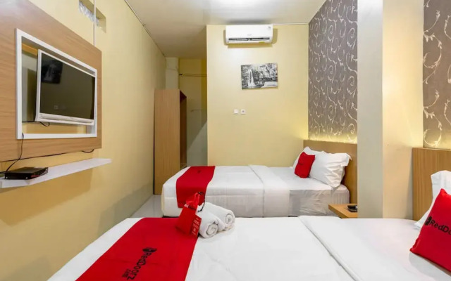 Arum Guest House by RedDoorz