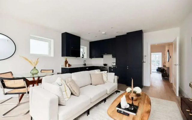 The Wembley Park Gem - Lovely 2bdr Flat With Balcony