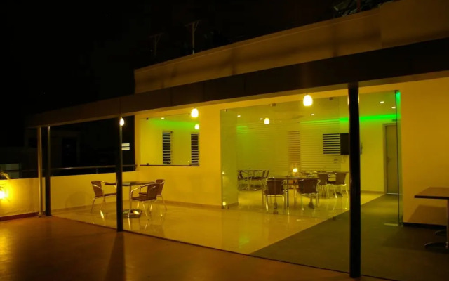 Roseline Suites - A Business Hotel