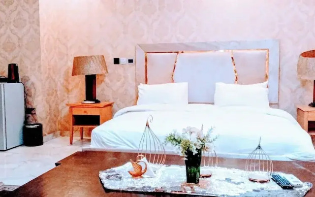 Nuitdeparis quest house and restaurant
